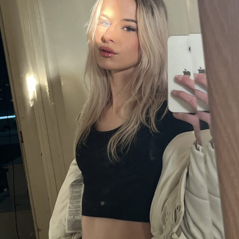 Naomii S.